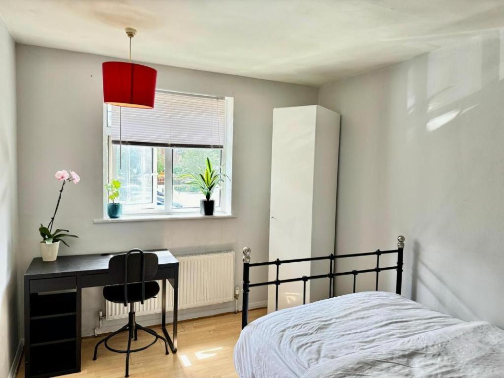 Отель Whitechapel Lindley House R2 Лондон Экстерьер фото