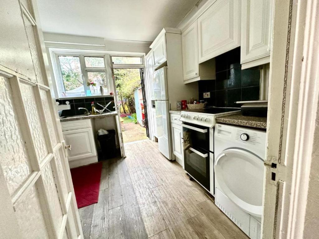 Отель Whitechapel Lindley House R2 Лондон Экстерьер фото